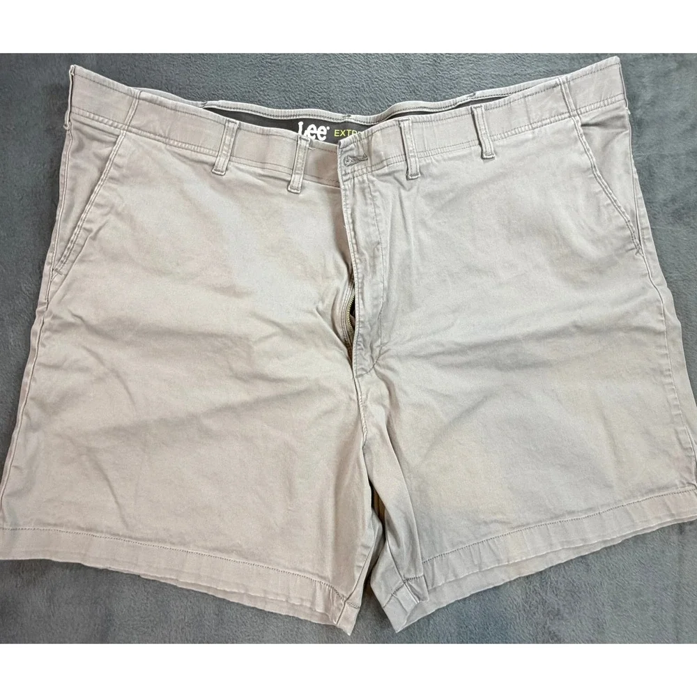 Lee Extreme Motion Mens Khaki Chino Shorts Tan Flat Front Size 54